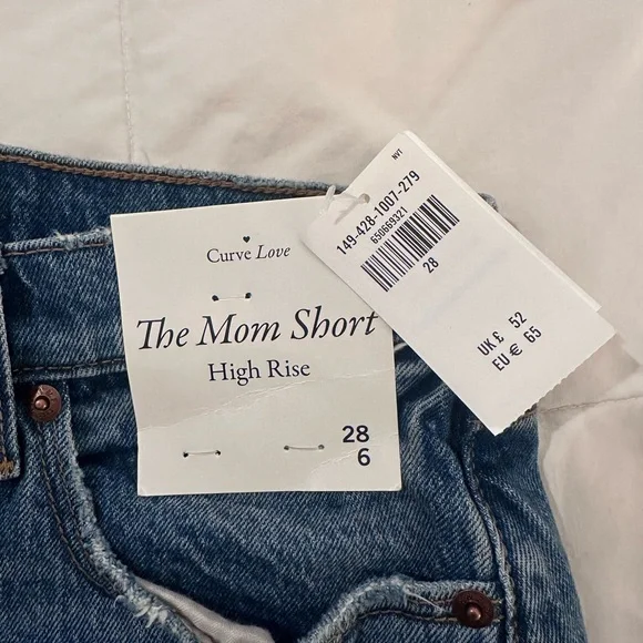 NWT- Abercrombie The Mom Denim Shorts Curve Love - Picture 4 of 4